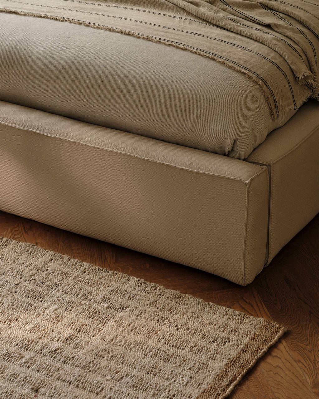 Jodie Letto Contenitore Con Testiera Letto Bluvel - Beige chiaro